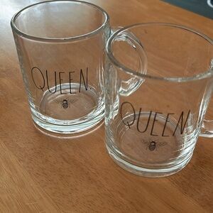2 Rae Dunn queen 🐝 glass mugs.